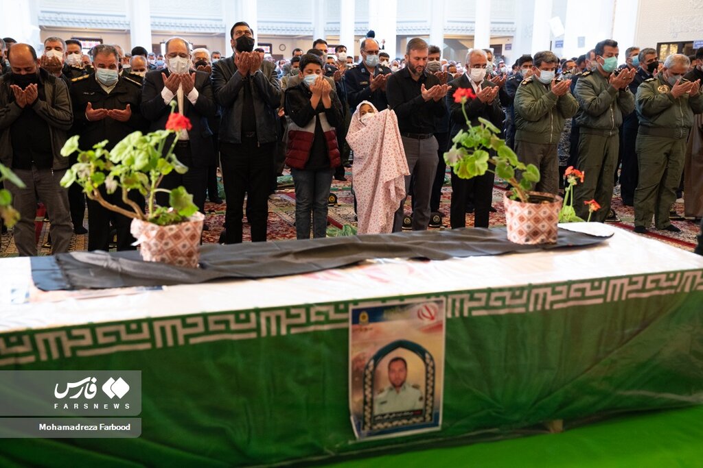 تصاویر | تشییع پیکر شهید رنجبر؛ فریادها و اشکهای خانواده مامور ناجا | حرکات عجیب قاتل در محل تشییع