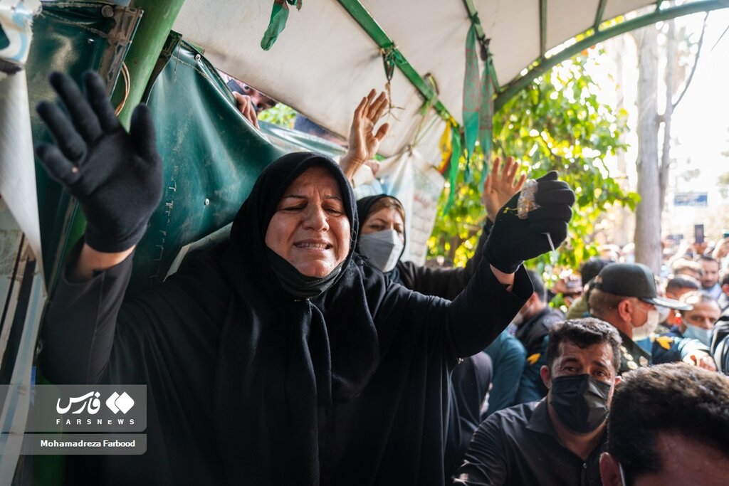 تصاویر | تشییع پیکر شهید رنجبر؛ فریادها و اشکهای خانواده مامور ناجا | حرکات عجیب قاتل در محل تشییع