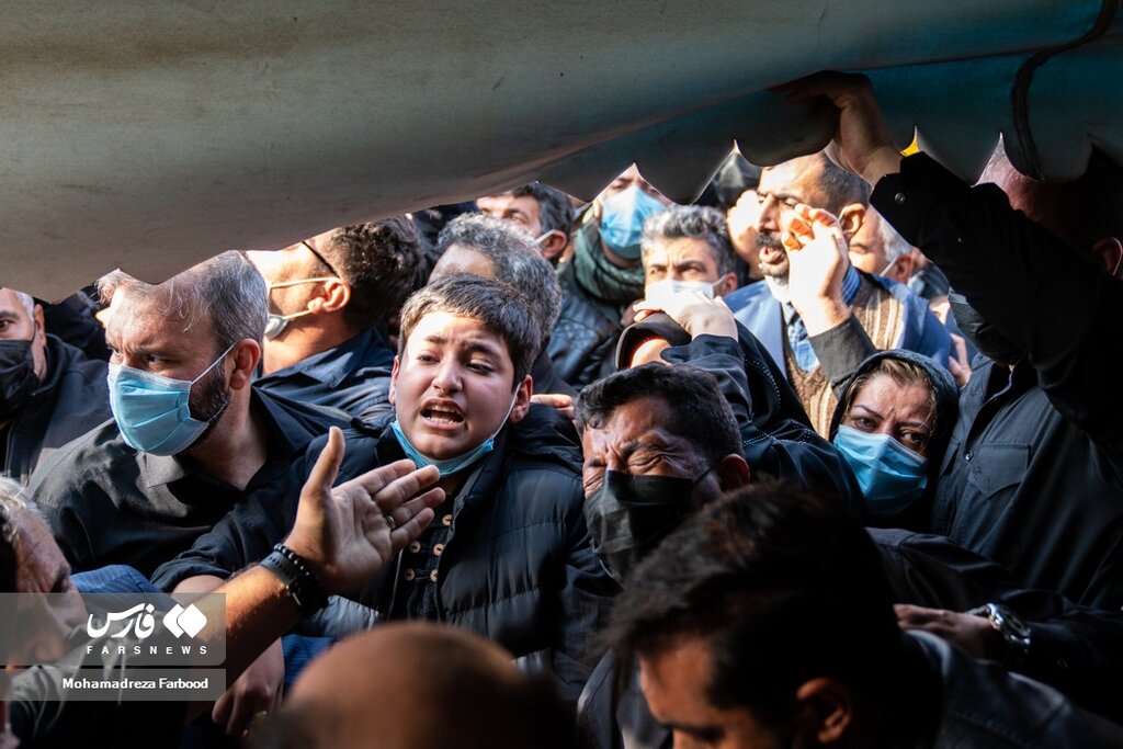 تصاویر | تشییع پیکر شهید رنجبر؛ فریادها و اشکهای خانواده مامور ناجا | حرکات عجیب قاتل در محل تشییع