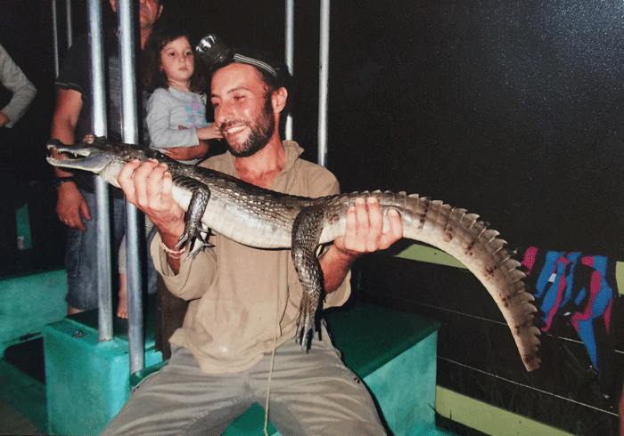 جهانگرد جوان از لحظههای دلهرهآور مواجهه با موجهای 14متری میگوید | از دست دزدان دریایی کارائیب فرار کردم | با قایق 4بار از اقیانوس اطلس گذشتم