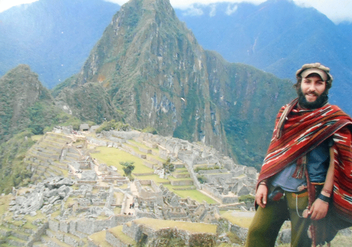 جهانگرد جوان از لحظههای دلهرهآور مواجه با موجهای 14 متری میگوید | از دست دزدان دریایی کارائیب فرار کردم | با قایق 4بار از اقیانوس اطلس گذشتم