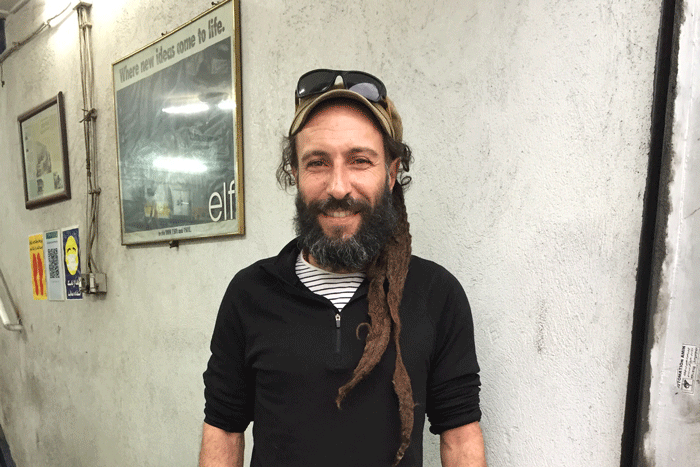 جهانگرد جوان از لحظههای دلهرهآور مواجه با موجهای 14 متری میگوید | از دست دزدان دریایی کارائیب فرار کردم | با قایق 4بار از اقیانوس اطلس گذشتم