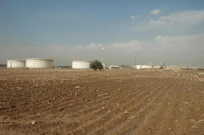 نفت به زمینهای کشاورزی عظیمآباد رسید | ذرت و سبزی با طعـم نفـت