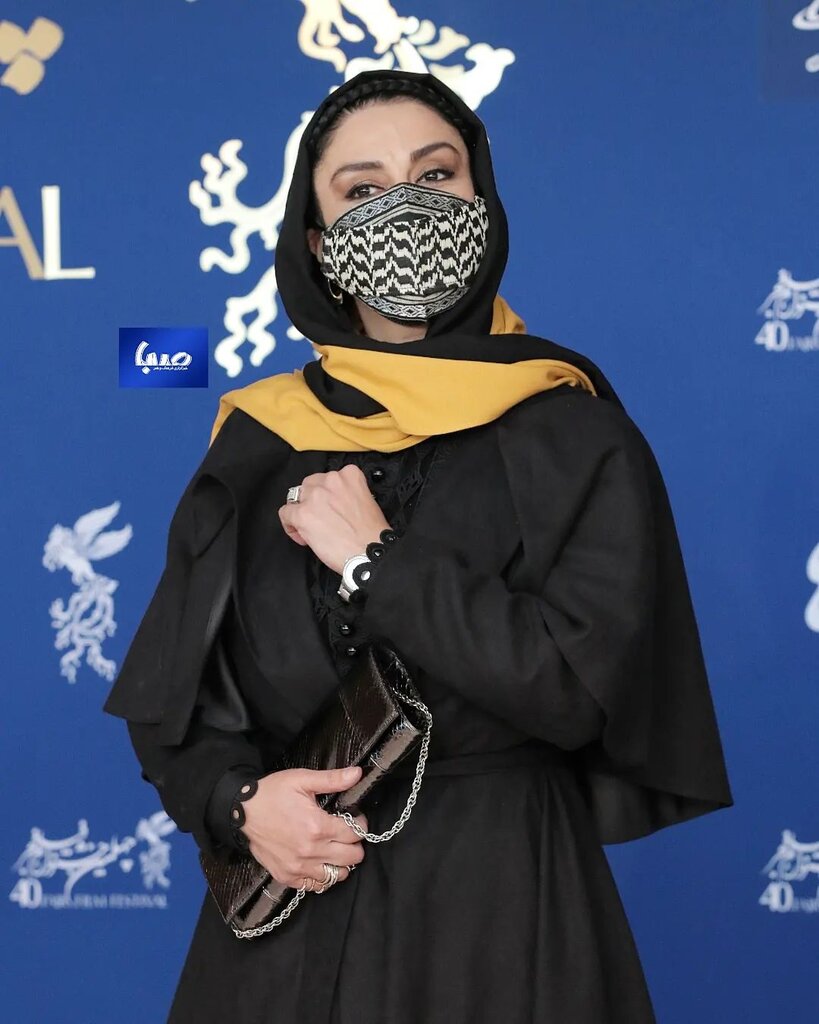 ببینید | لباس و پوشش مریلا زارعی در جشنواره فیلم فجر ۱۴۰۰