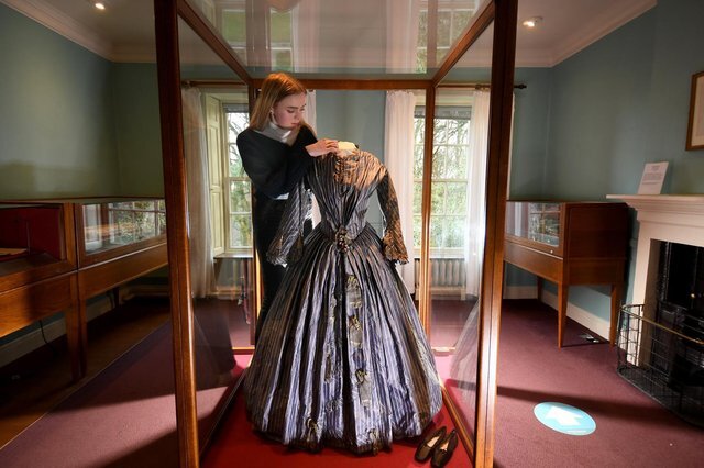 تصاویر | لباس‌های شگفت‌انگیز نویسنده زن انگلیسی | علاقه زیاد شارلوت برونته به مد و لباس