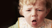 چطور سرفه کودکان را تسکین دهید| موارد خطرناک سرفه کودکان