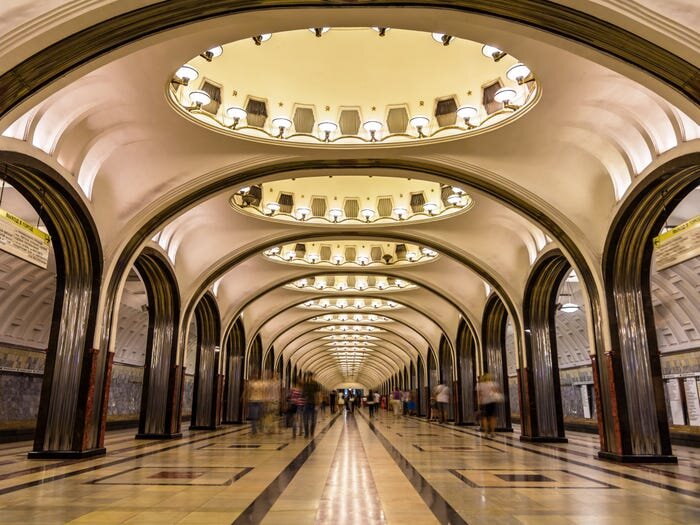 تصاویری از ۱۰ ایستگاه زیبای مترو در جهان | گالری یا موزه، زیر زمین چه خبر است؟