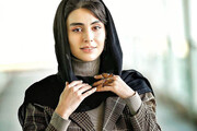 ببینید | گاف جالب خانم بازیگر در فتوکال جشنواره فجر ۱۴۰۰ به خاطر لباسش!