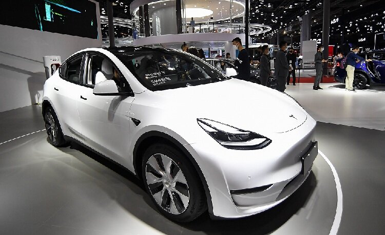 تلاش تسلا برای ادامه تولید در شانگهای | با چینیها همکاری میکنیم