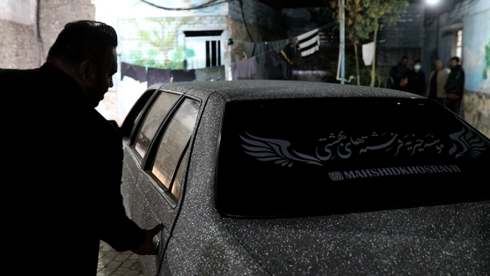 معتادان در لیموزینهای سفید رنگ چه میکنند؟ | خانم بازیگر سفیر ستاد مبارزه با مواد مخدر | مجری تلویزیون در کمپ ترک اعتیاد