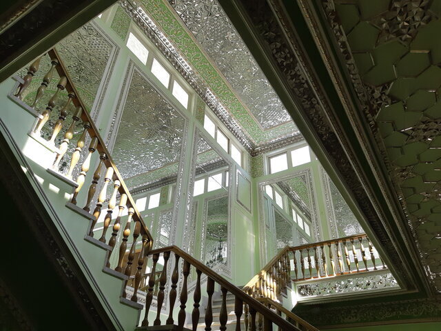 تصاویر | تخریب عمارتی که احمدینژاد حاضر نشد در آن اقامت کند | نابودی ساختمان آینهها با کلنگ بیتدبیری