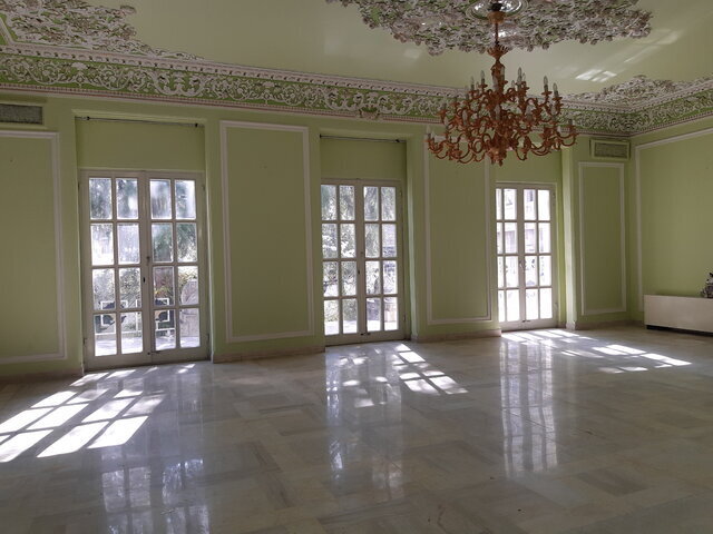 تصاویر | تخریب عمارتی که احمدینژاد حاضر نشد در آن اقامت کند | نابودی ساختمان آینهها با کلنگ بیتدبیری