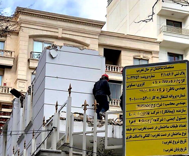 تصاویر | تخریب عمارتی که احمدینژاد حاضر نشد در آن اقامت کند | نابودی ساختمان آینهها با کلنگ بیتدبیری