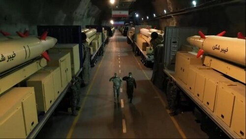 عکس | موشک بالستیک جدید سپاه رونمایی شد | برد و ویژگیهای فوقالعاده «خیبرشکن»