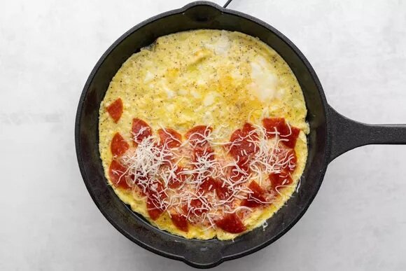 طرز تهیه یک پیتزای متفاوت | پیتزایی که سریع آماده میشود