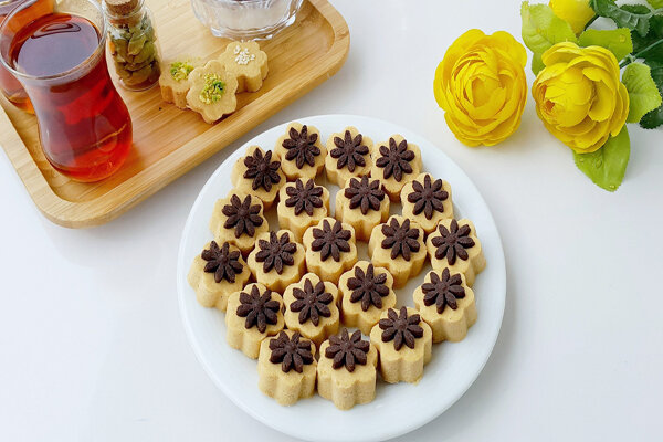 طرز تهیه شیرینی نخودچی برای عید نوروز | ترفند نرم و یکدست شدن خمیر شیرینی