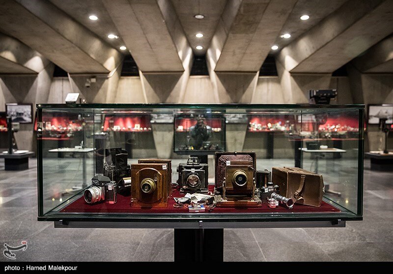 قدیمی‌ترین دوربین‌های عکاسی ایران و جهان را اینجا ببینید | 950 دوربین عکاسی  از 170 سال قبل تاکنون 