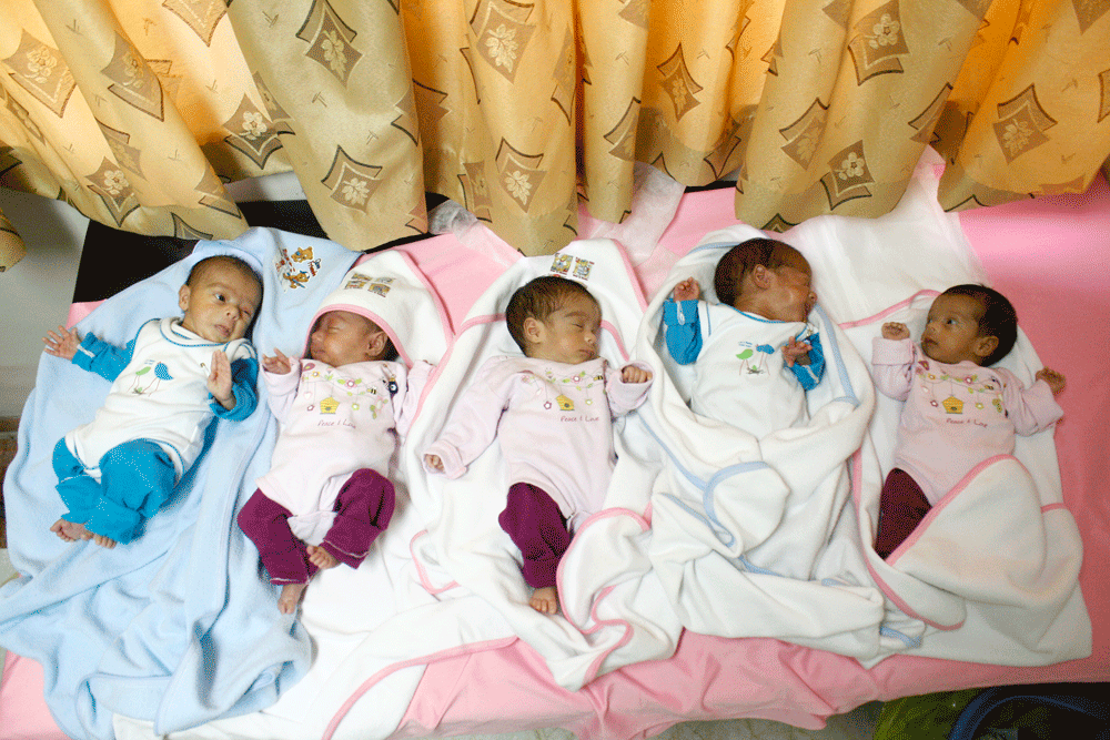 زندگی تلخ و شیرین پنجقـلوها | ۹ سال در انتظار حمایت مسئولان ماندهایم | فقط خانواده و صاحبکار حامی بودند