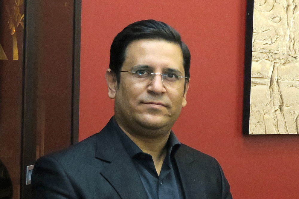 تماشای گنجینههای ملک در میدان مشق | ۲۰ هزار نسخه و رساله خطی در تالار محققان