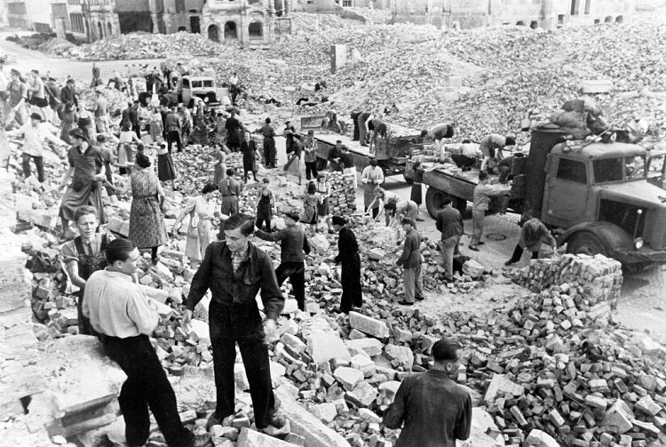 تصاویر | سالروز یک جنایت در درسدن | شهری که در ۳ روز پذیرای ۳ میلیون و ۹۰۰ هزار کیلو بمب بود