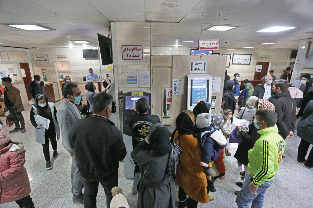 دست به دامان دلالها برای پذیرش در بیمارستان دولتی | مشکلات مردم از اخذ نوبت ویزیت تا مراحل پیشرفته درمان