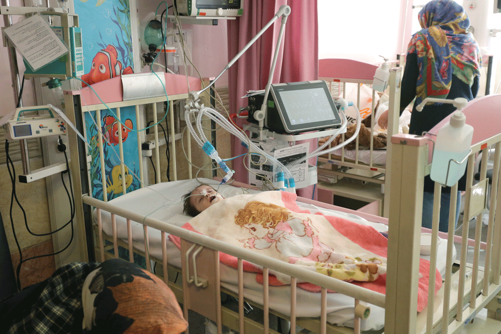 بچه بـیمارمان را کجا ببریم؟ | با حقوق کارگری از عهده هزینههای میلیونی درمان برنمیایم