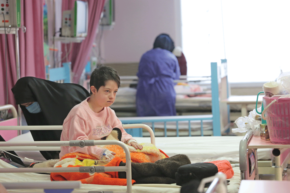 بچه بـیمارمان را کجا ببریم؟ | با حقوق کارگری از عهده هزینههای میلیونی درمان برنمیایم