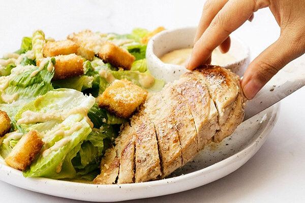 طرز تهیه سالاد مرغ و سبزیجات