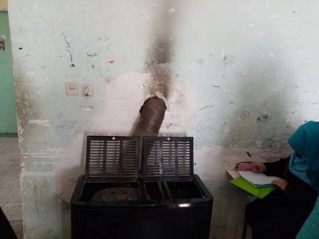 داستان مدرسهای که هنوز بخاری نفتی دارد | این مدرسه فرسوده بر سر دانشآموزانش فرومیریزد