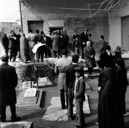 تصاویر | تشییع و خاکسپاری فروغ فرخزاد در گورستان ظهیرالدوله