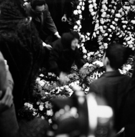 تصاویر | تشییع و خاکسپاری فروغ فرخزاد در گورستان ظهیرالدوله