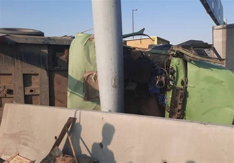 تصاویر | واژگونی خونین تریلر حامل خودروهای صفر در تهران | چه بلایی سر خودروها درآمد؟