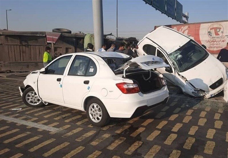 تصاویر | واژگونی خونین تریلر حامل خودروهای صفر در تهران | چه بلایی سر خودروها درآمد؟