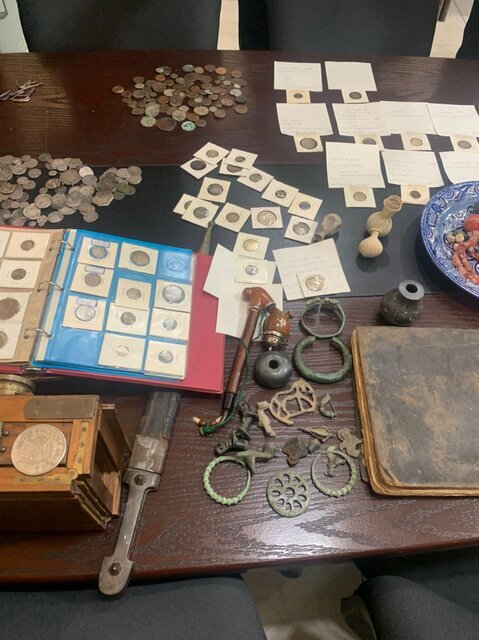 تصاویر | کشف عتیقه های ۳ هزار ساله در کامیون حمل اثاثیه منزل