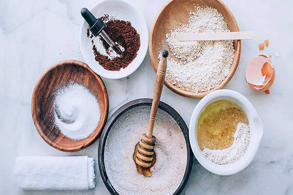 نرم و لطیف شدن پوست با کمک اسکراب شکر و نمک