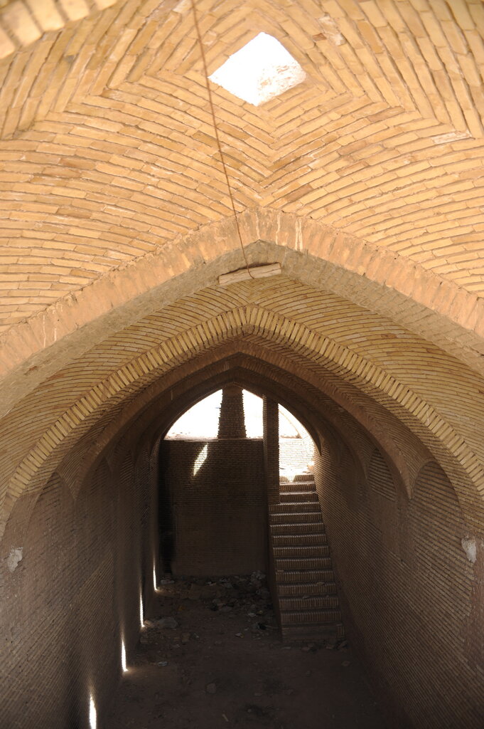 عبید زاکانی و راز کوچه آبانبار | شیرهای فشاری چگونه غیب شدند؟