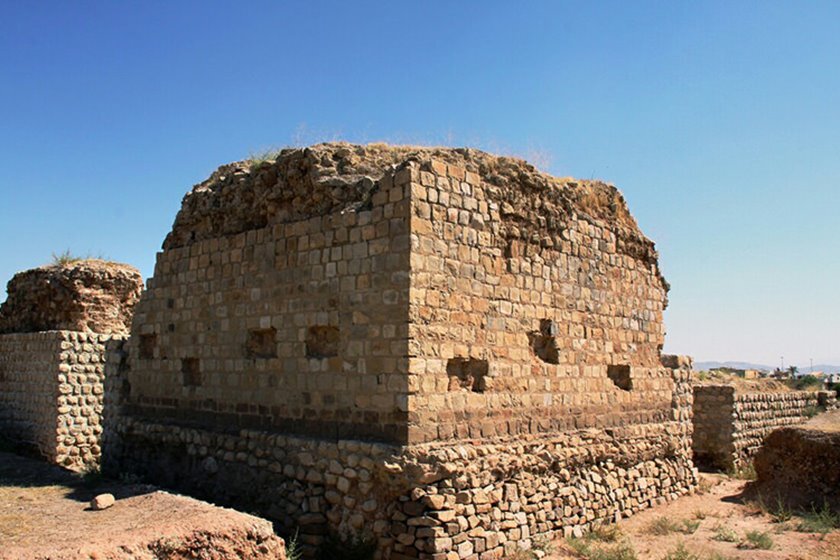 عکس | عمارتی باشکوه نزدیک مرز ایران و عراق | جاذبههای دیدنی قصر شیرین را ببینید