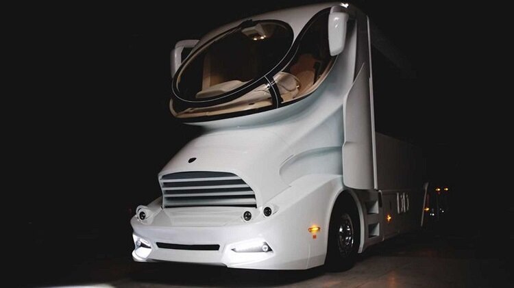 تصاویر | قایق لوکسی که در جادهها بیهمتاست