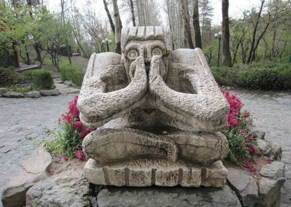 تصاویر | جمشید دولو کدام باغ را به فرح پهلوی هدیه داد؟ | این بوستان به سبک باغهای ایرانی و انگلیسی ساخته شده است