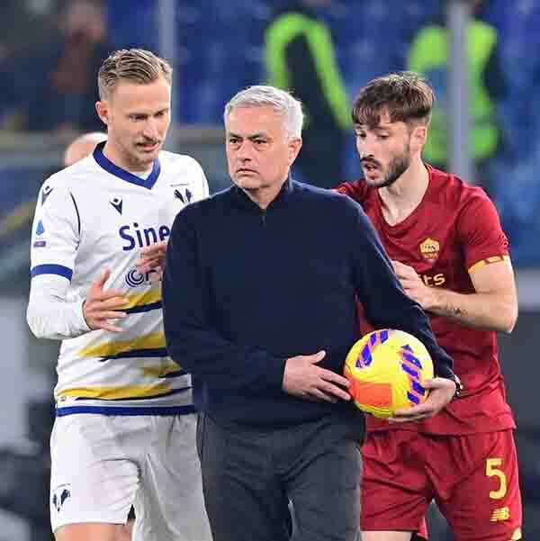 فریم به فریم با جنجال جدید آقای خاص | مورینیو زیر توپ زد، شکلک درآورد و اخراج شد