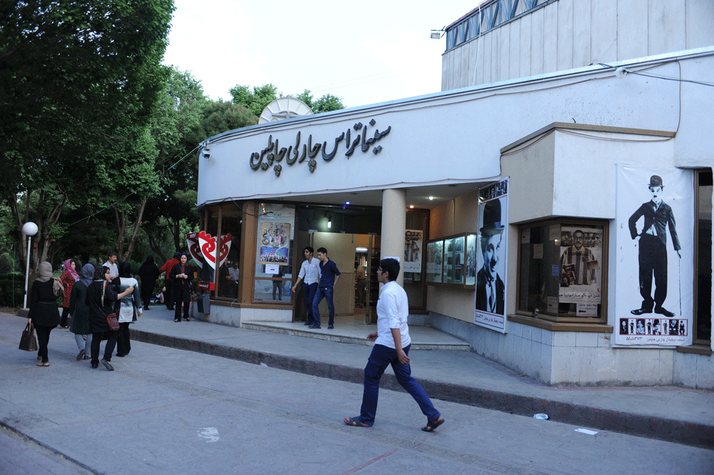 بهروز غریب پور: پای قولم به مردم جنوب شهر ایستادم | ماجرای مخروبه پر از مار و عقرب | میگفتند این بابا،خودش لاته!