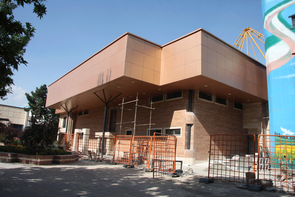 بهروز غریب پور: پای قولم به مردم جنوب شهر ایستادم | ماجرای مخروبه پر از مار و عقرب | میگفتند این بابا،خودش لاته!