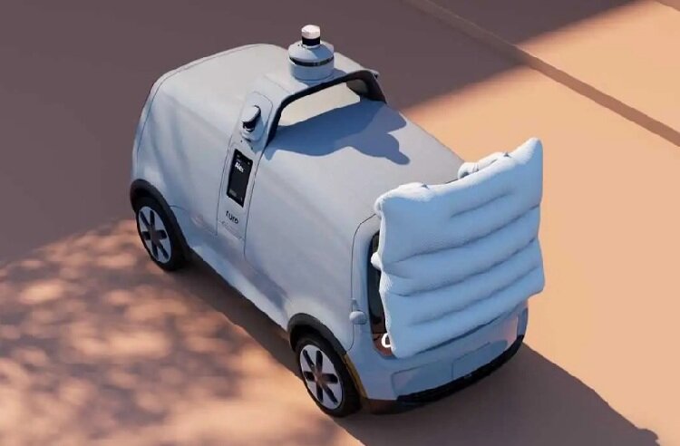 تصاویر | این خودرو مراقب عابران و موتورسواران است