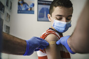مهمترین عوارض واکسن کرونا در کودکان | بهترین زمان تزریق واکسن به کودک پس از ابتلا به امیکرون | عوارض واکسن جان کودک را تهدید می‌کند؟
