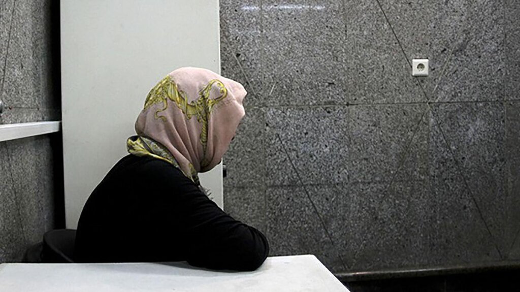 دختری که از ترس پدرش به دام آزارگران افتاد دختر فراری