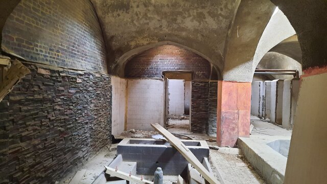 خرابکاریِ سازندگان سریال علیالبدل در یک حمام تاریخی