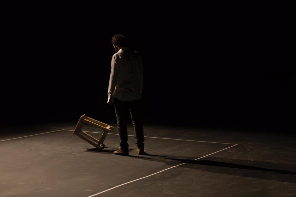 زمستان گرم تماشاخانه ها | از بازگشت باشکوه مارادونا تا محاکمه جادوگران