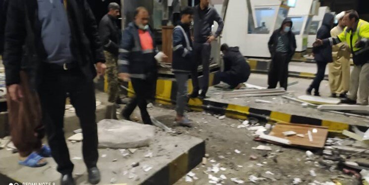 تصاویر خونین برخورد مرگبار با باجه عوارضی | پرسنل عوارضی کشته شد