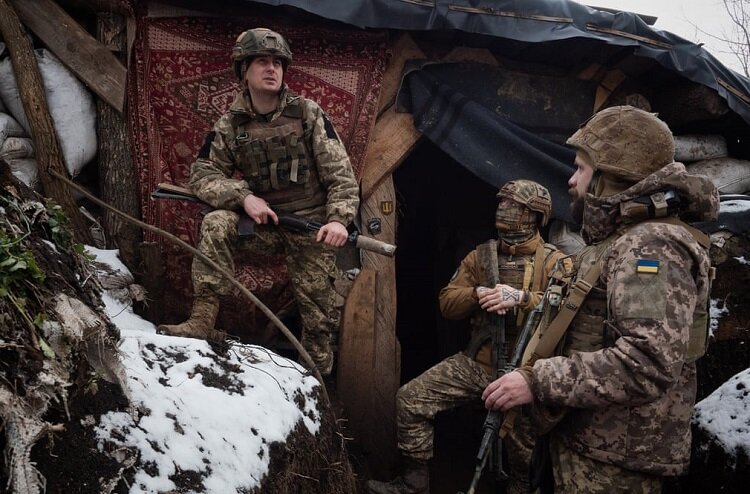 نماهای مختلف جنگ در اوکراین؛ روسیه آماده رژه پیروزی | از جولان تانک‌های روسی تا ازدحام در پناهگاه‌ها