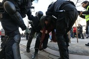 ببینید | برخورد پلیس با معترضان ضدجنگ در سن پترزبورگ روسیه